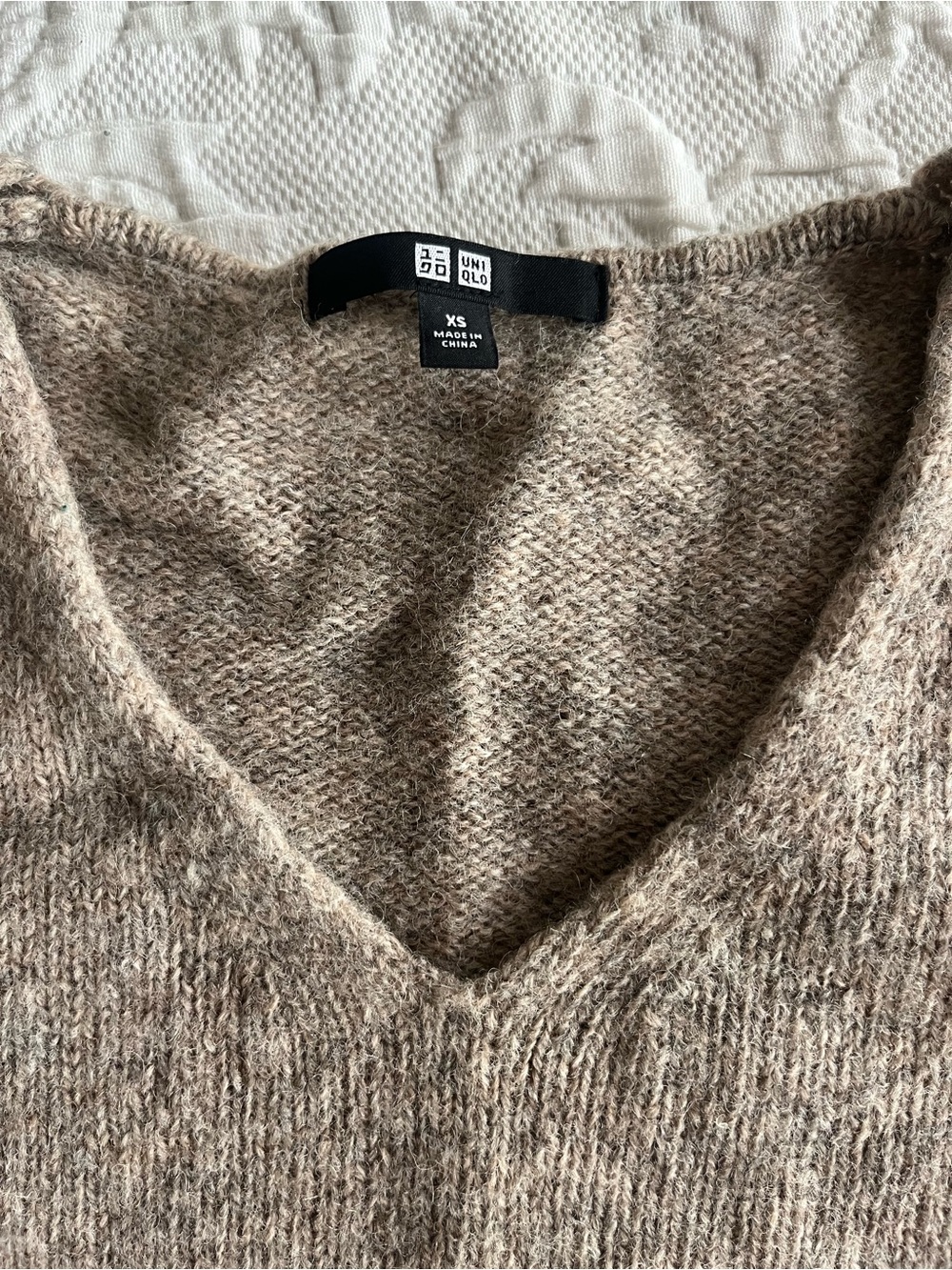 Uniqlo Women's V-Neck Wool Sweater in Heathered Taupe Brown XS